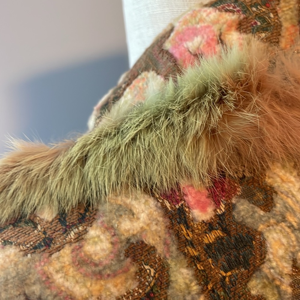 Amazing Cynthia Steffen brocade Floral Patterned faux Fur-Trimmed Jacket. - Picture 9 of 12